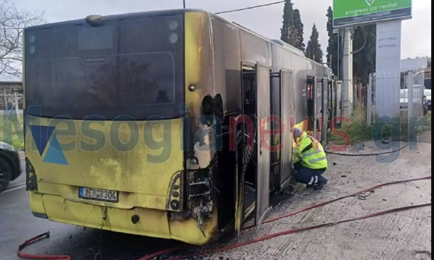 Πυρκαγιά σε αστικό λεωφορείο στη Λεωφόρο Λαυρίου στο Κορωπί